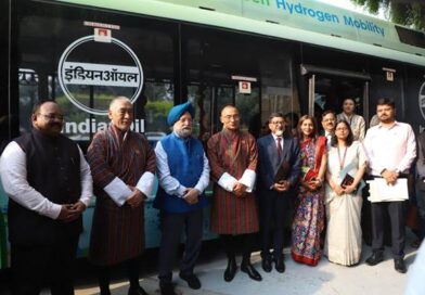 Hardeep Singh Puri offers green hydrogen mobility solution to Bhutan Prime Minister